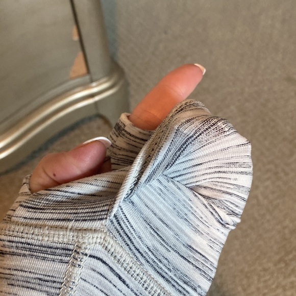 Lululemon jacket size 6 - Picture 10 of 10